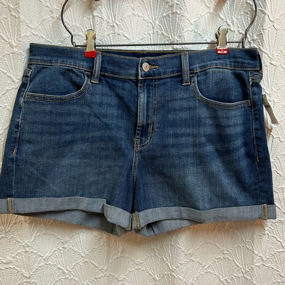 NWT Old Navy Size 8 Mid-rise Denim Shorts - Picture 1 of 7